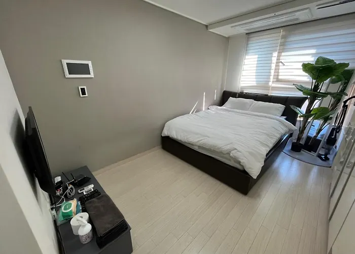 #Perfect Stay In Gangnam, Just 1 Minute From Sinnonhyeon Station