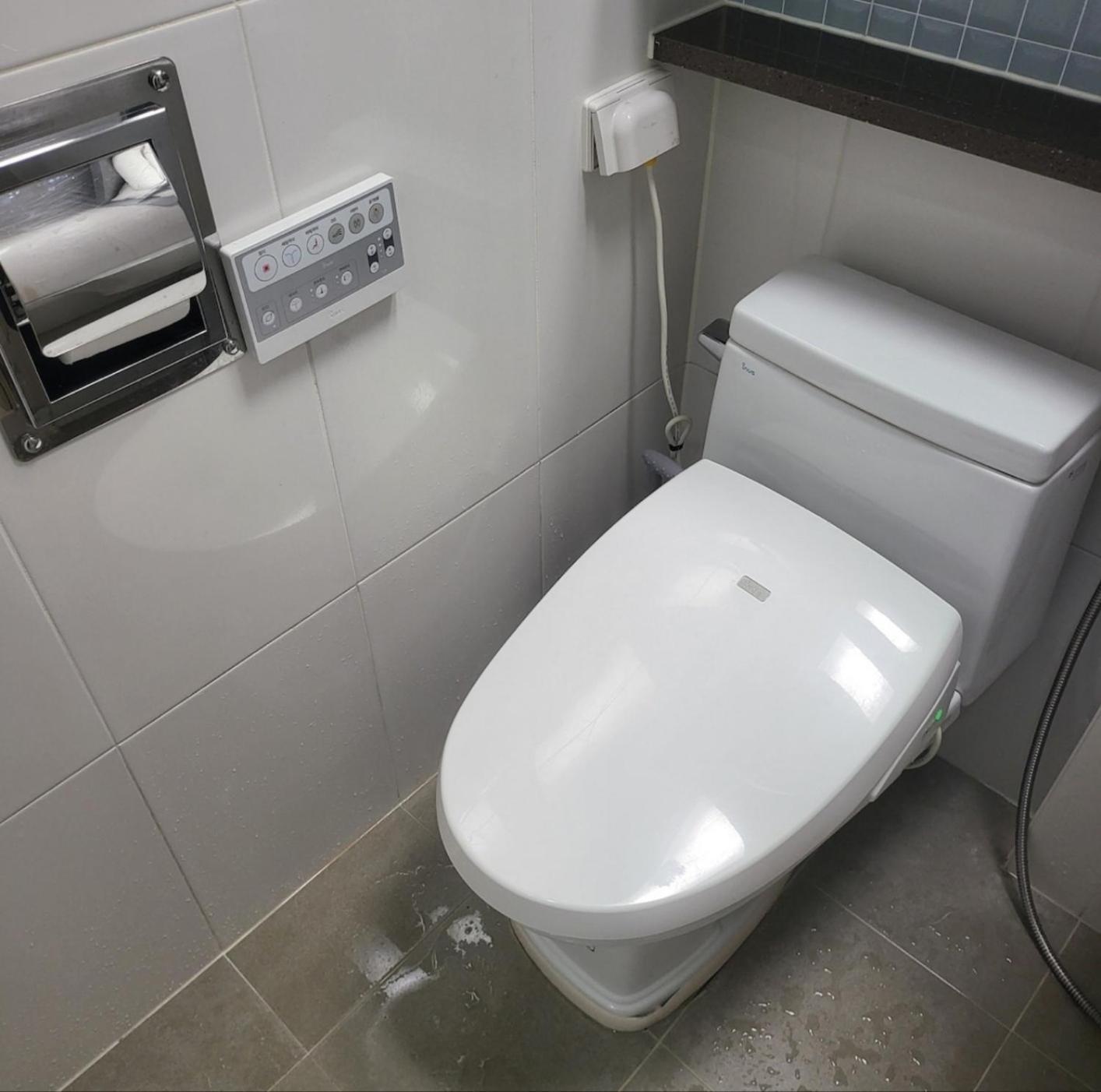 Perfect In Gangnam, Just 1 Minute From Sinnonhyeon Station