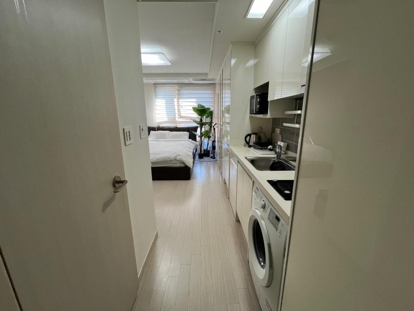 Perfect In Gangnam, Just 1 Minute From Sinnonhyeon Station Apartment *