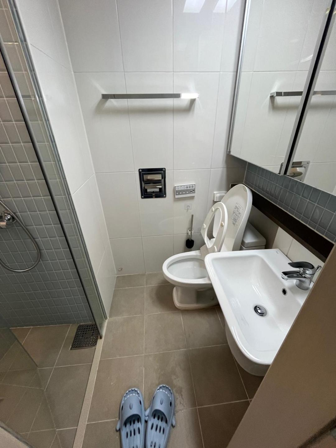 Perfect In Gangnam, Just 1 Minute From Sinnonhyeon Station Seoul